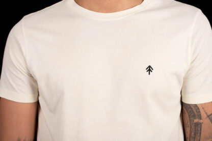 CAMISETA DIFFERENT CREMA - Imagen 3